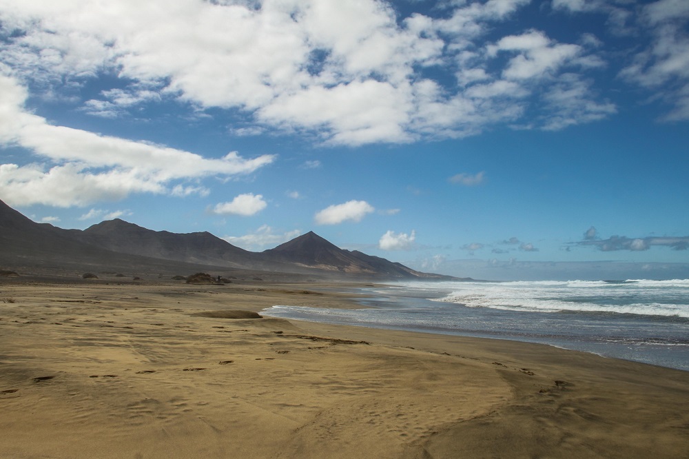 Kilometerlange Sandstrände sind das Markenzeichen von Fuerteventura. Im Südwesten liegt fernab der Zivilisation der Playa de Cofete.