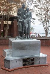 Das African American Monument erinnert an die Sklavenzeit.
